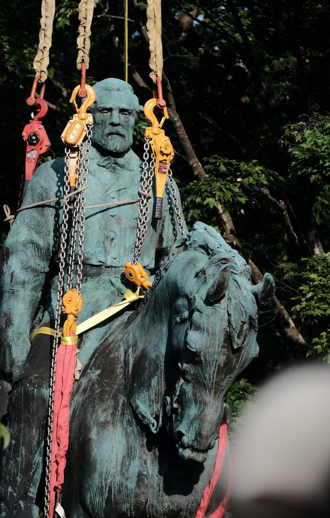 Lee statue being removed