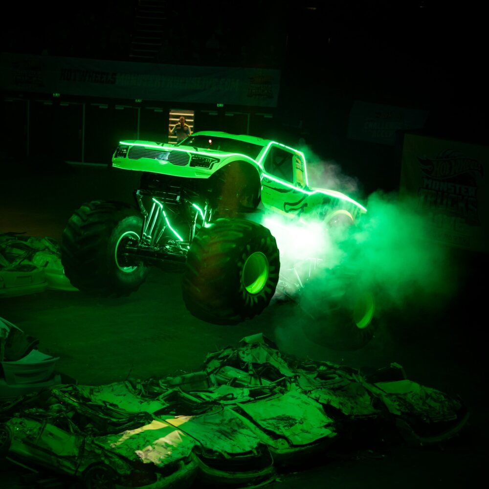 Hot Wheels Monster Trucks Live: Glow-N-Fire